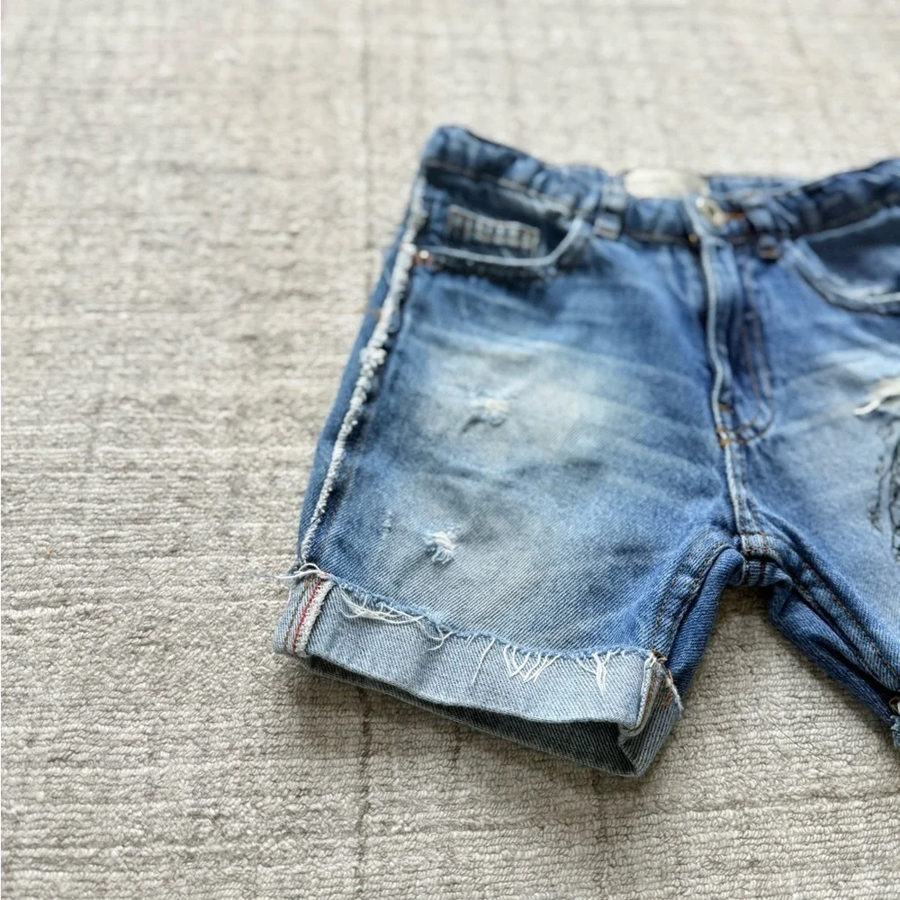 Zara Kids Girls 7 Blue Distressed Denim Lioness Hear me Roar Embroidered Shorts